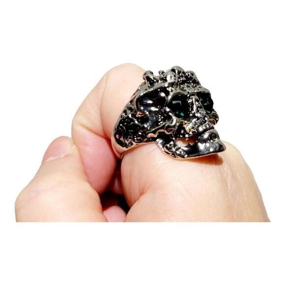 Brand New Silver Green Eyes Skulls Heads Ring Adjustable Size - Picture 3 of 8